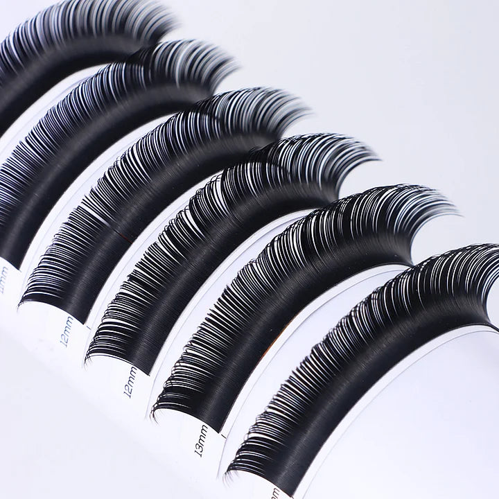 Extensions de Cils Plats DE® – 12 Rangées – Longueurs Mixtes (8 à 13 mm)