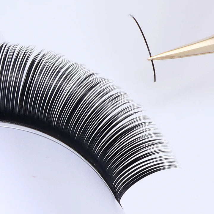 Extensions de Cils Plats DE® – 12 Rangées – Longueurs Mixtes (8 à 13 mm)